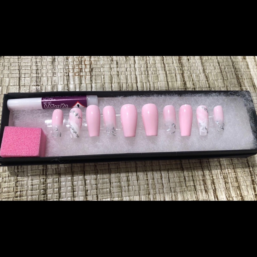 Press on nails